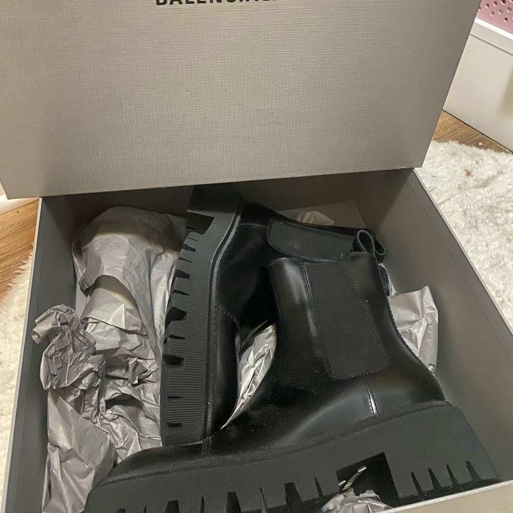 Balenciaga tractor boots BRAND NEW
